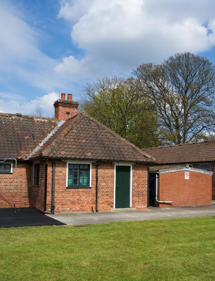 The Stable Suite At York Racecourse Kültér fotó