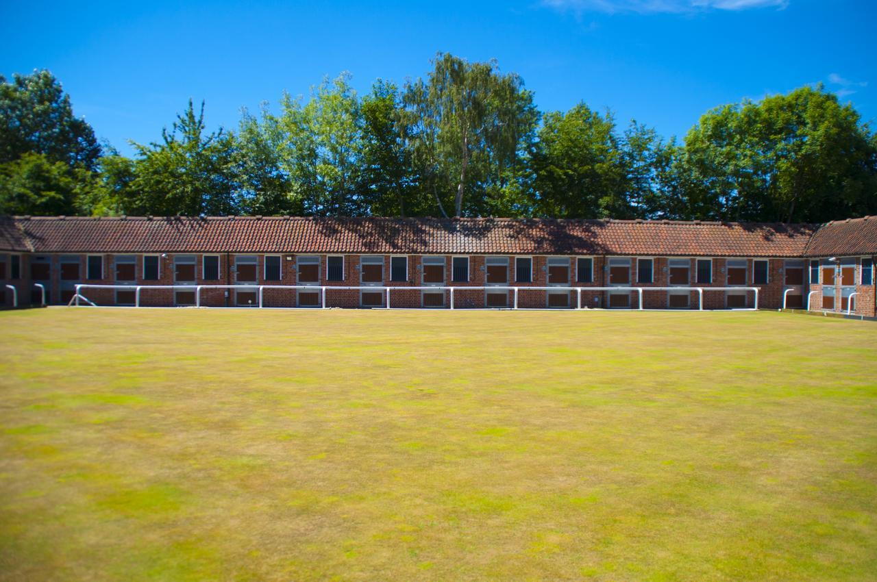 The Stable Suite At York Racecourse Kültér fotó